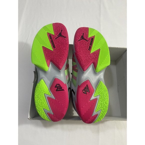 Athletic_Shoes